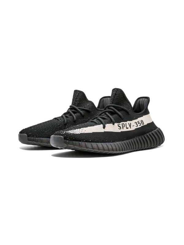 ⁦سنيكر 'ييزي بوست 350 V2 أوريو'⁩ - الصورة ⁦3⁩