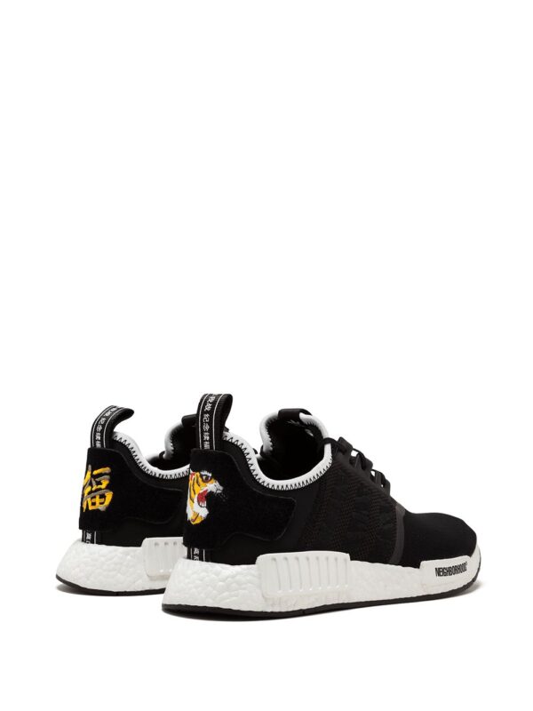 ⁦حذاء رياضي NMD R1 نيبورهود x إنفنسبل⁩ - الصورة ⁦4⁩