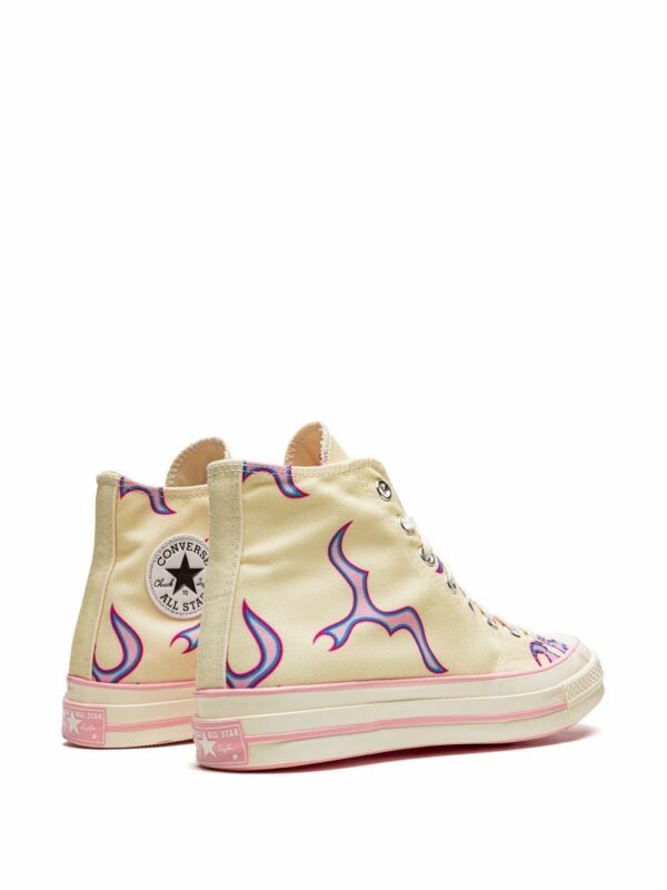 ⁦سنيكر 'تشاك 70 - فلايمز' x Golf Le Fleur⁩ - الصورة ⁦2⁩
