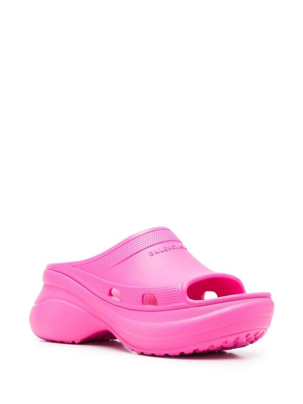 ⁦صندل سهل الارتداء بنعل بلاتفورم ‪x Crocs™‬⁩ - الصورة ⁦4⁩