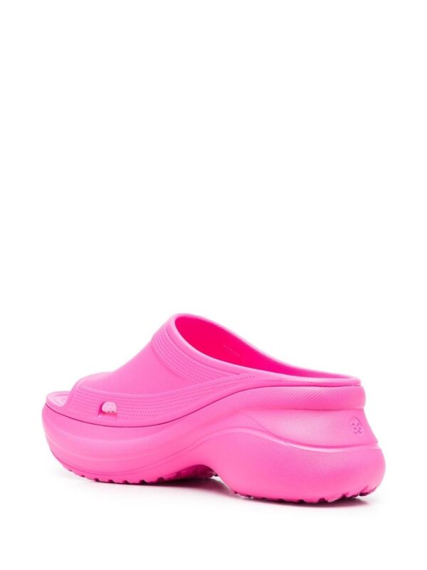 ⁦صندل سهل الارتداء بنعل بلاتفورم ‪x Crocs™‬⁩ - الصورة ⁦2⁩