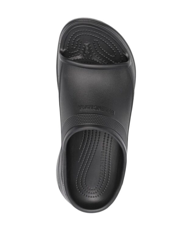⁦صندل سهل الارتداء بنعل بلاتفورم ‪x Crocs™‬⁩ - الصورة ⁦2⁩