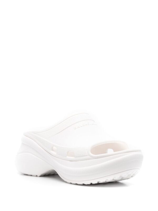 ⁦صندل سهل الارتداء بنعل بلاتفورم ‪x Crocs™‬⁩ - الصورة ⁦4⁩