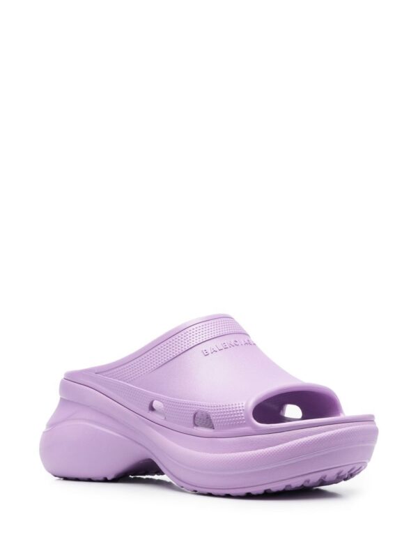 ⁦صندل بلاتفورم x Crocs Pool Crocs⁩ - الصورة ⁦3⁩