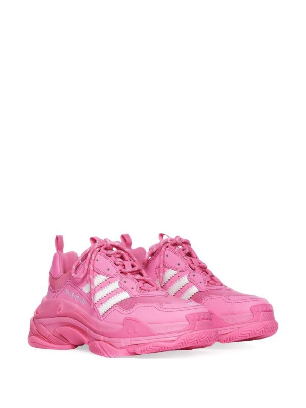 ⁦سنيكر 'S تريبل' x adidas⁩ - الصورة ⁦2⁩