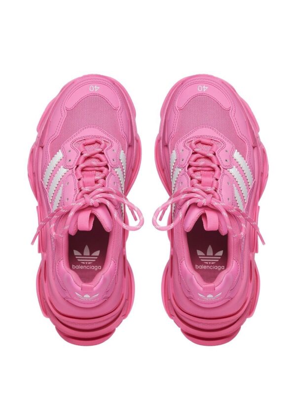 ⁦سنيكر 'S تريبل' x adidas⁩ - الصورة ⁦3⁩