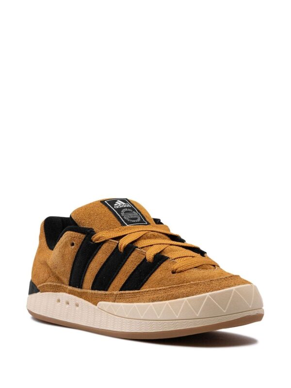 ⁦سنيكر 'OG شوبوكس' x atmos adimatic⁩ - الصورة ⁦2⁩
