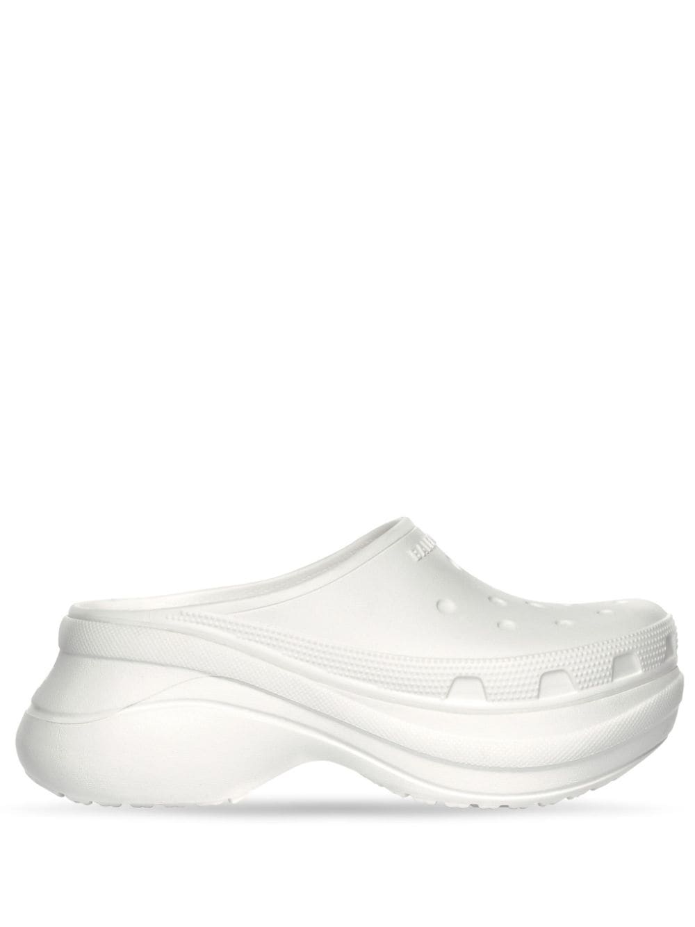 حذاء مفتوح بنعل بلاتفورم ونقش شعار الماركة x Crocs