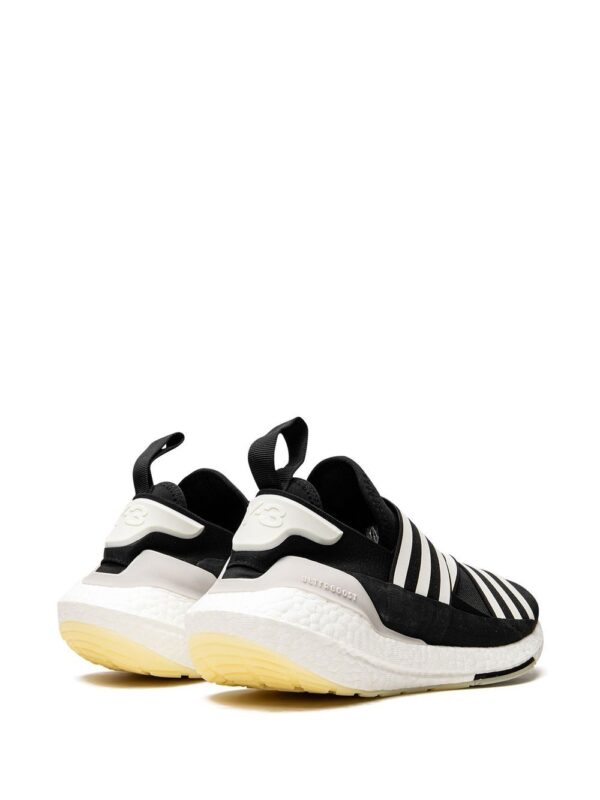 ⁦سنيكر 'Y-3 ألترابوست 22'⁩ - الصورة ⁦3⁩