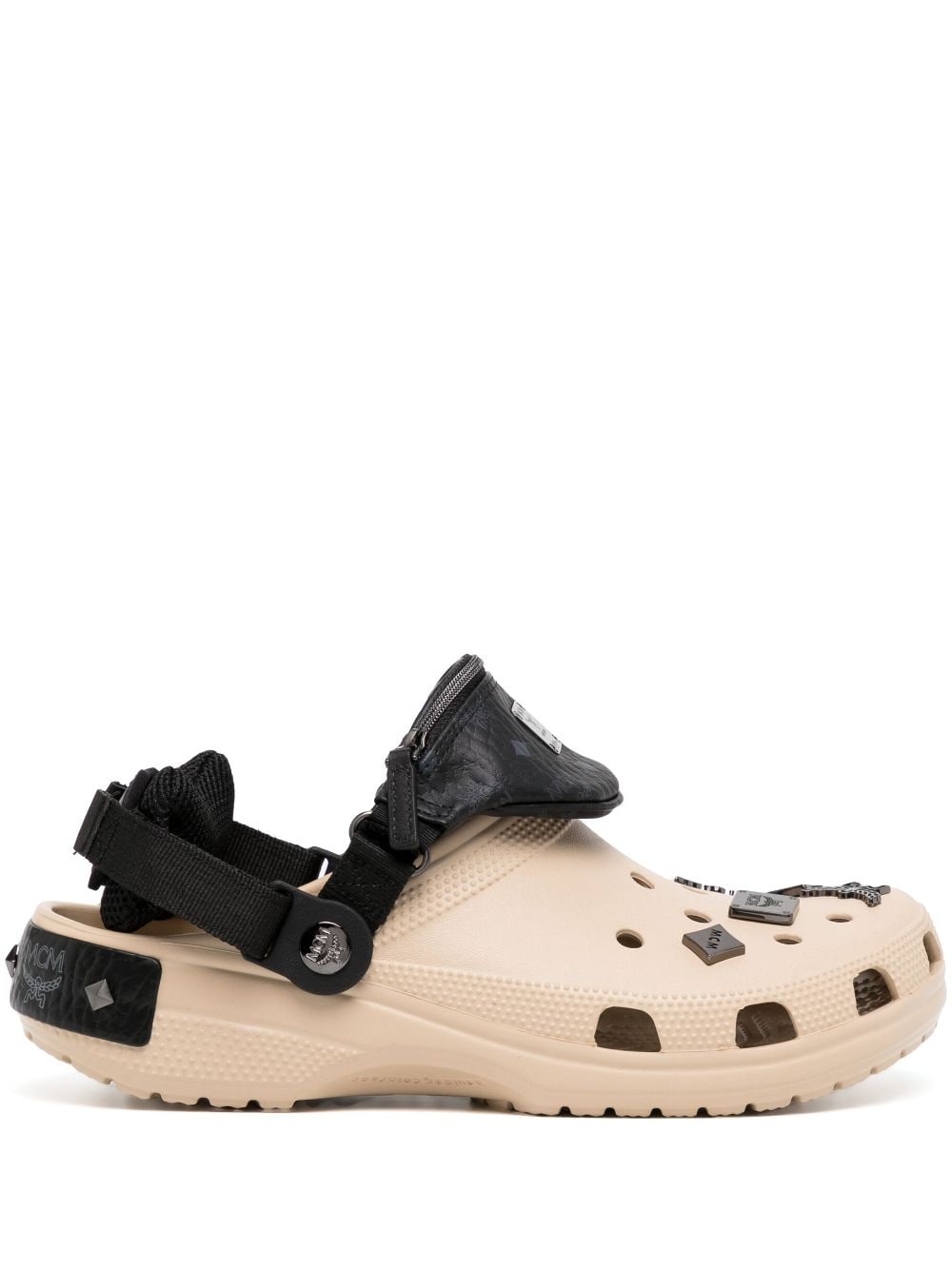 حذاء مفتوح بتصميم قبقاب x Crocs