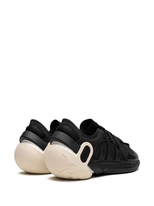 ⁦سنيكر 'Y-3 إيدوسو بوست'⁩ - الصورة ⁦2⁩