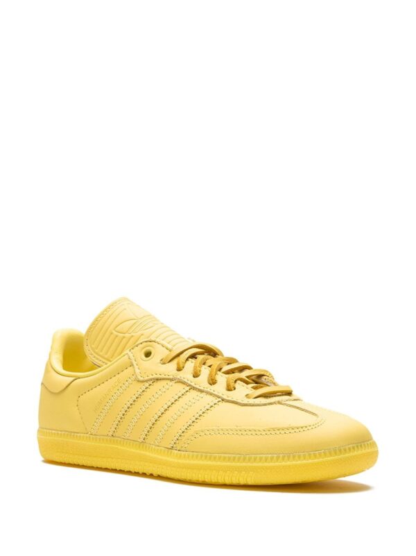 ⁦سنيكر 'سامبا هيومن رايس' أصفر x Pharrell Adidas⁩ - الصورة ⁦2⁩