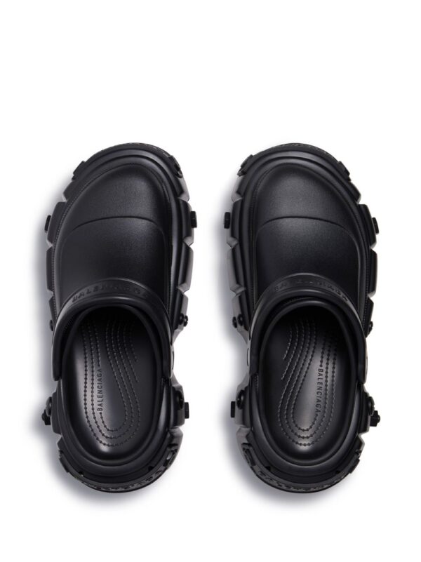 ⁦حذاء مفتوح 'هاردكروكس' بنعل بلاتفورم x Crocs⁩ - الصورة ⁦2⁩