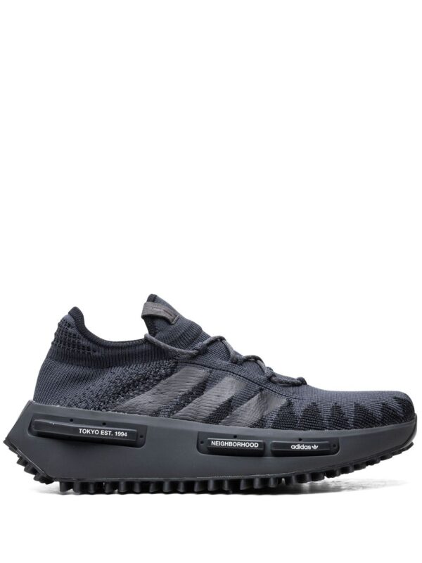 سنيكر 'كور بلاك' x Neighborhood NMD_R1
