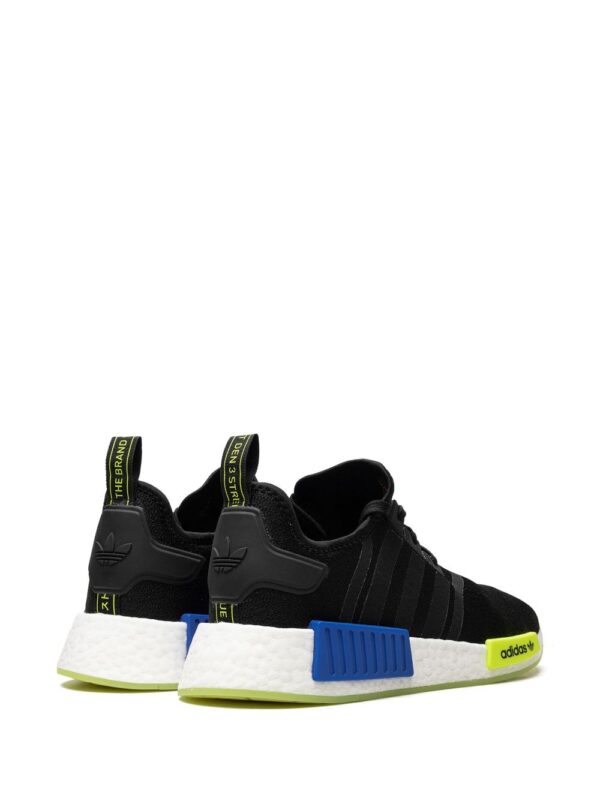 ⁦سنيكر هيرز NMD_R1 "إينتو ذا ميتافيرس" x Indigo⁩ - الصورة ⁦2⁩