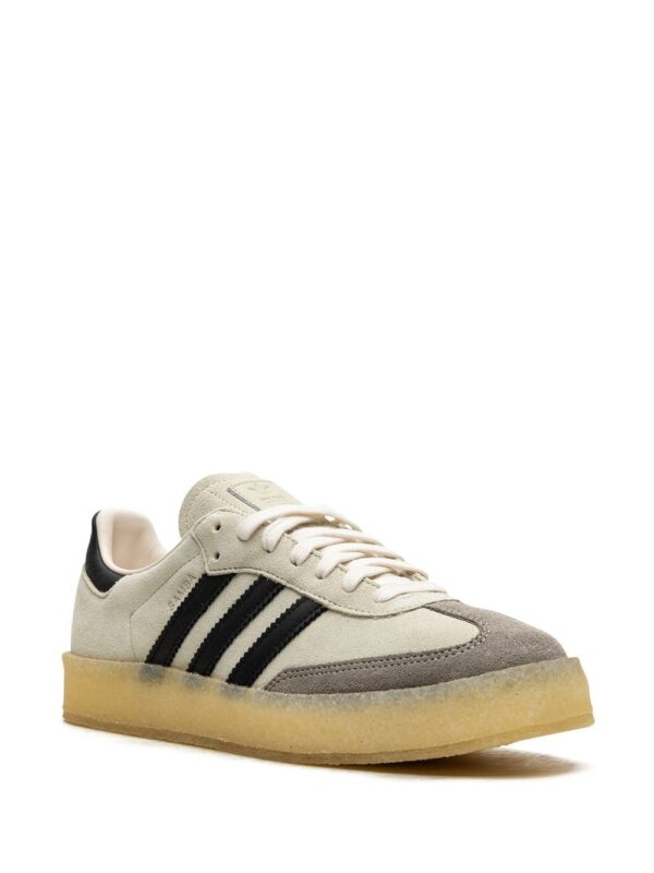 ⁦سنيكر أبيض x Kith x Clarks Samba⁩ - الصورة ⁦2⁩