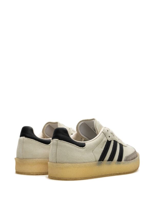 ⁦سنيكر أبيض x Kith x Clarks Samba⁩ - الصورة ⁦3⁩