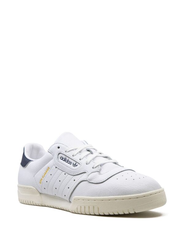 ⁦سنيكر 'باور فايز' أبيض وكحلي x Kith Classic⁩ - الصورة ⁦2⁩