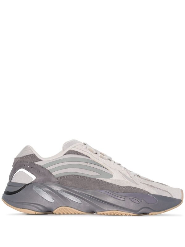 -حذاء رياضي ييزي بوست 700 V2
