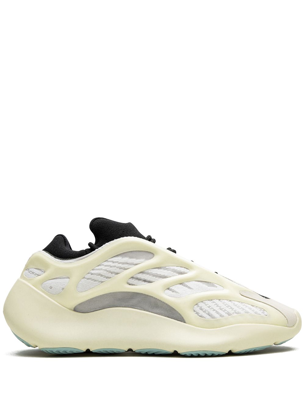 -حذاء رياضي ييزي بوست 700 V3