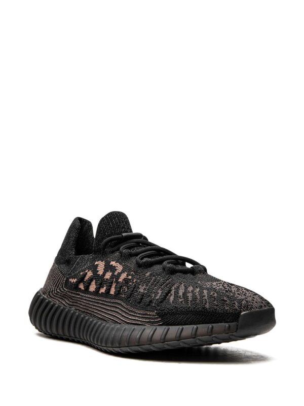 ⁦-سنيكر 'ييزي 350 بوست V2 CMPCT - سلايت كاربون'⁩ - الصورة ⁦2⁩