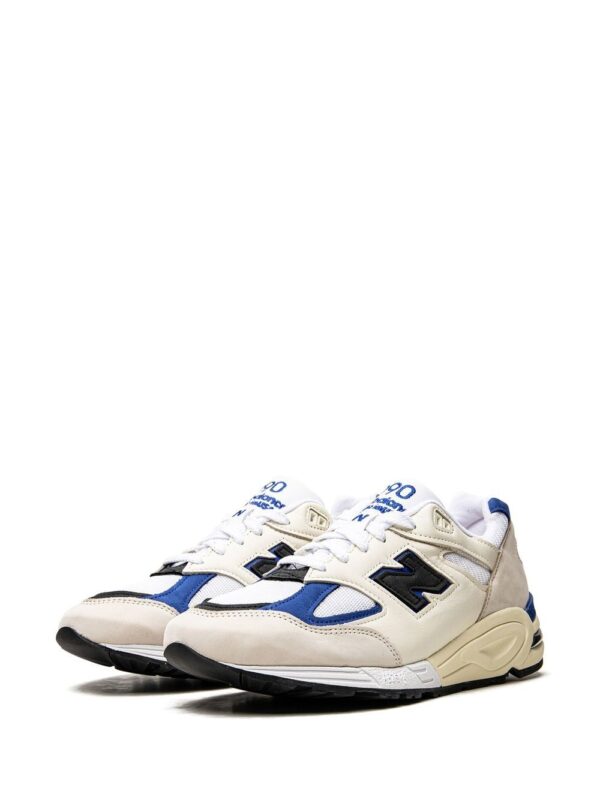 ⁦-سنيكر 'مايد إين USA 990 V2' بدون رقبة⁩ - الصورة ⁦2⁩