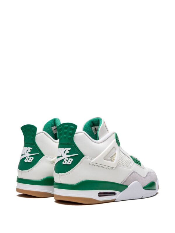 ⁦-سنيكر 'إير جوردن 4' x Nike SB⁩ - الصورة ⁦3⁩