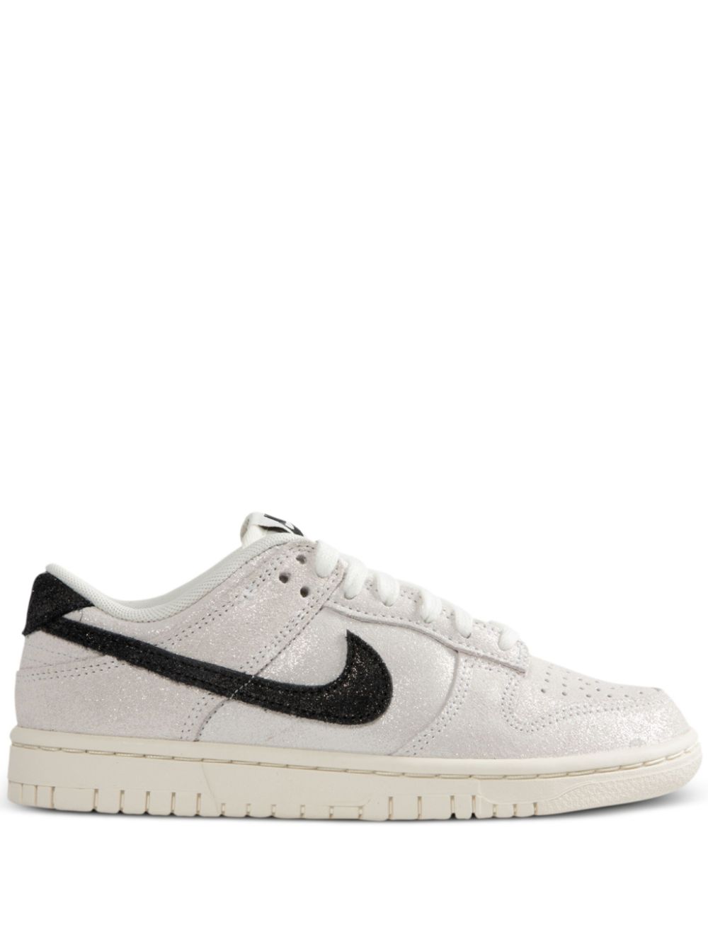 – Dunk Low SE WMNS “Sail / Black”
