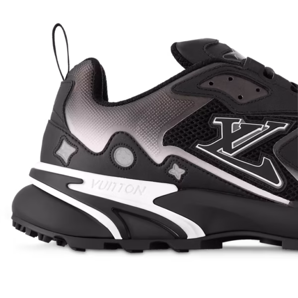 -LV Runner Tatic Sneaker