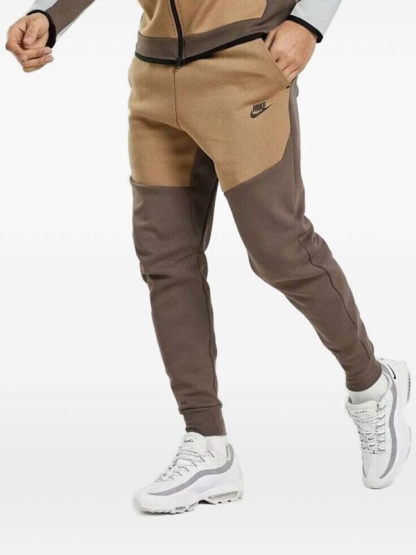 ⁦Sportswear Tech Fleece Joggers⁩ - الصورة ⁦3⁩