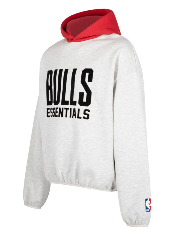 ⁦هودي 'إيسانشالز لايت هيذر' x NBA Bulls⁩ - الصورة ⁦3⁩