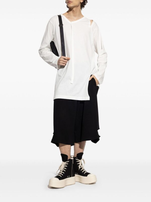 ⁦asymmetric long sleeved T-shirt⁩ - الصورة ⁦2⁩