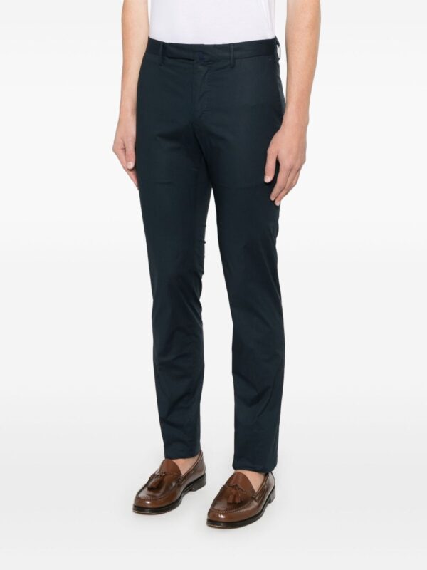 ⁦tapered chinos⁩ - الصورة ⁦3⁩