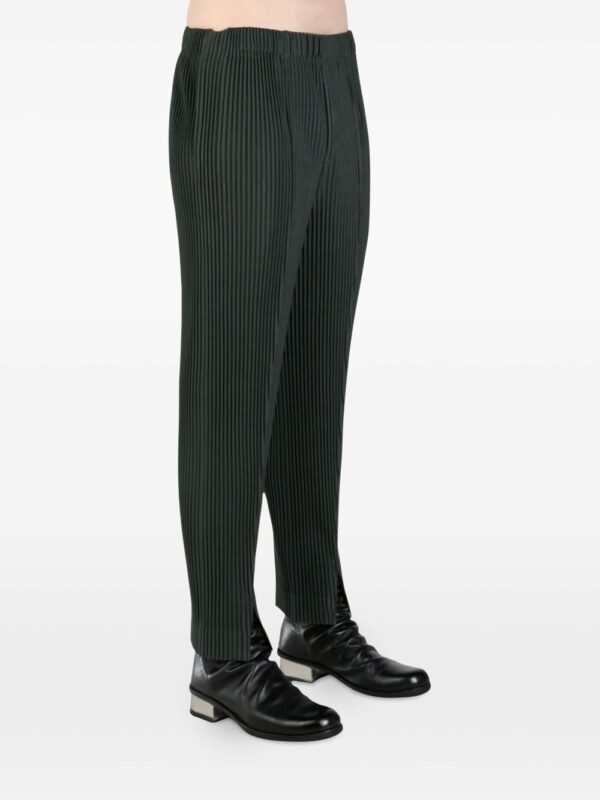 pleated trousers