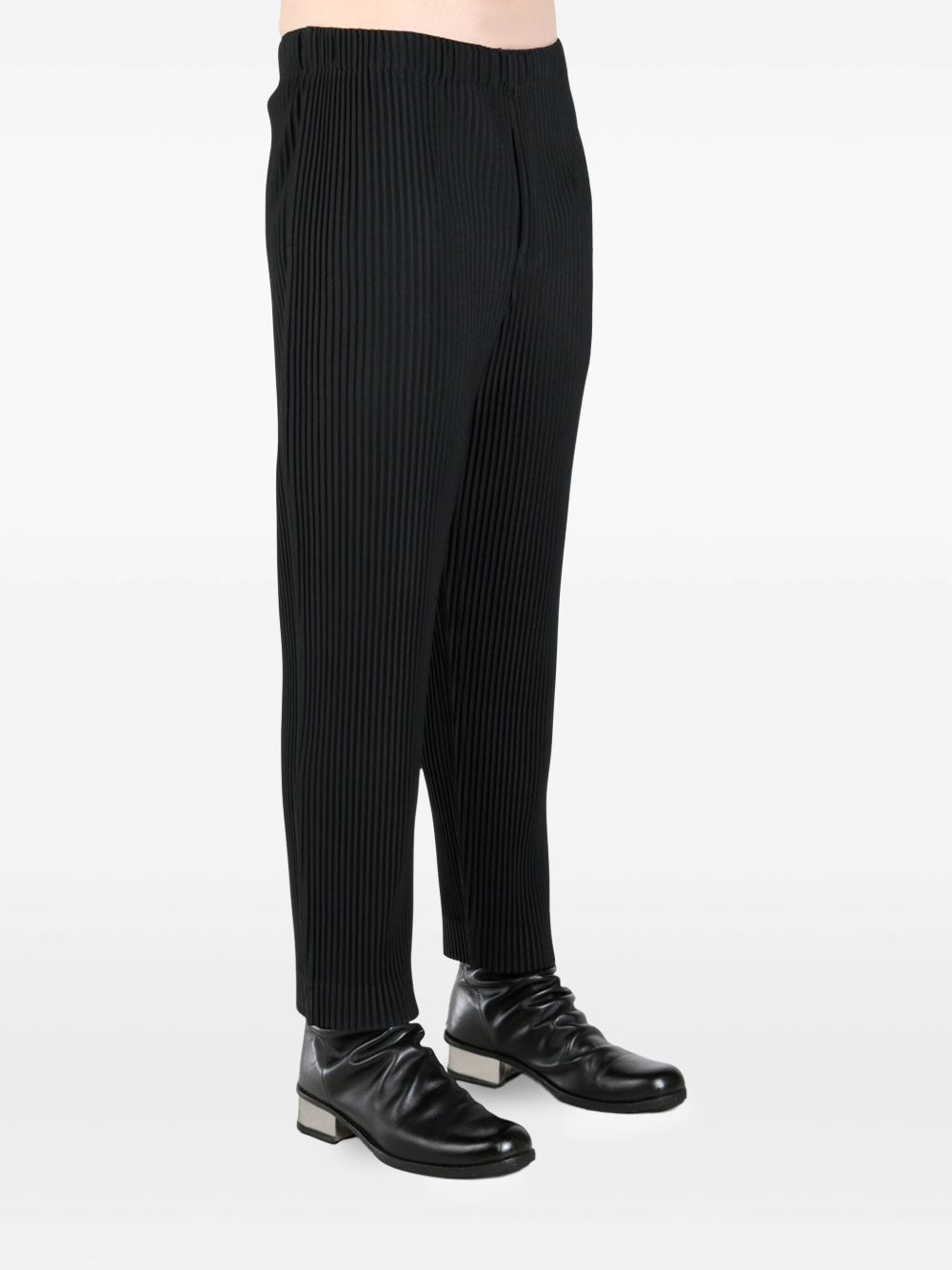 pleated trousers