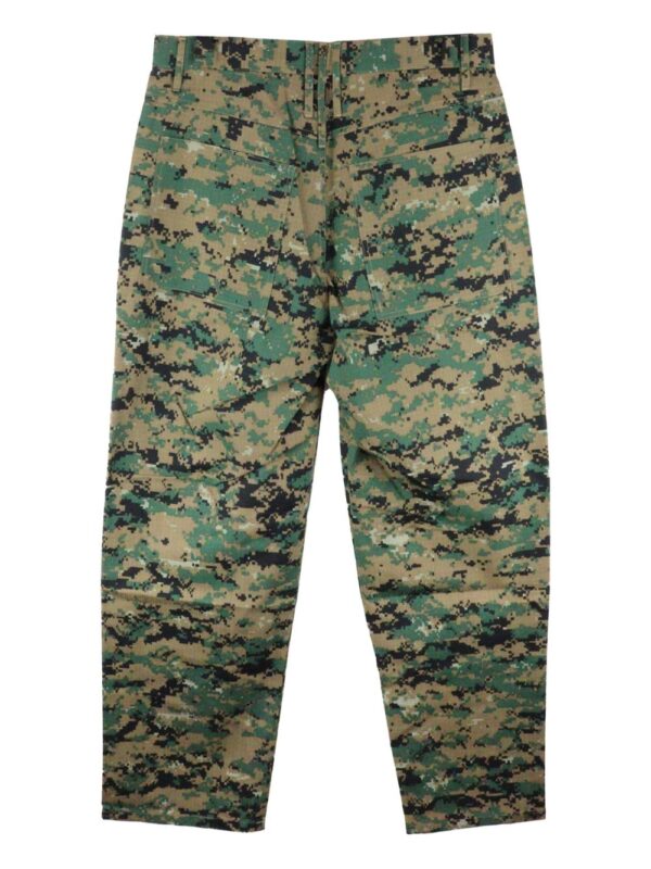 camouflage-print trousers