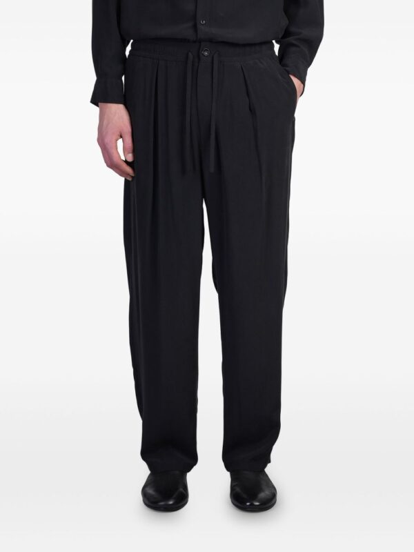 straight-leg trousers