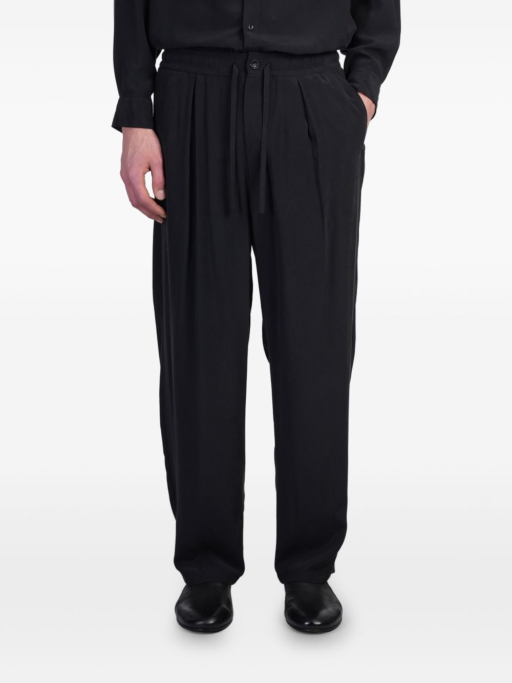 straight-leg trousers