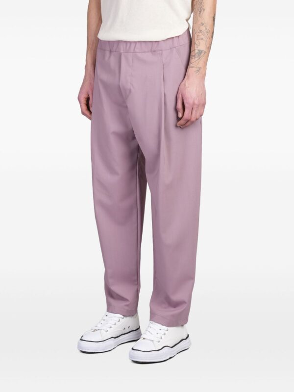⁦pleat-detail trousers⁩ - الصورة ⁦3⁩