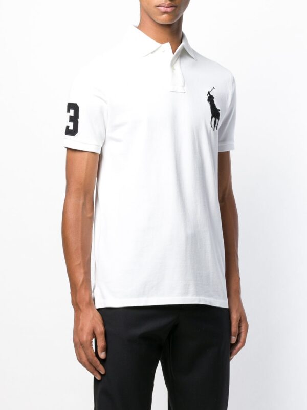 ⁦contrast logo T-shirt⁩ - الصورة ⁦3⁩