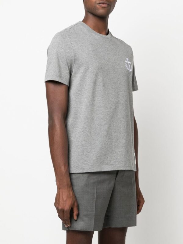 ⁦Anchor-embroidered cotton T-shirt⁩ - الصورة ⁦2⁩