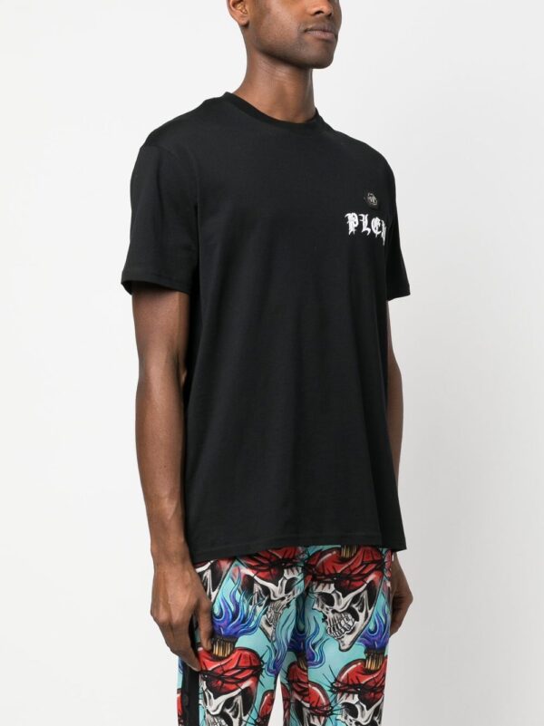 ⁦chest logo-print detail T-shirt⁩ - الصورة ⁦2⁩
