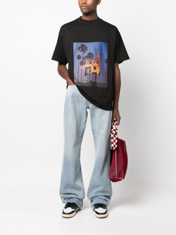 ⁦cotton graphic-print T-shirt⁩ - الصورة ⁦2⁩