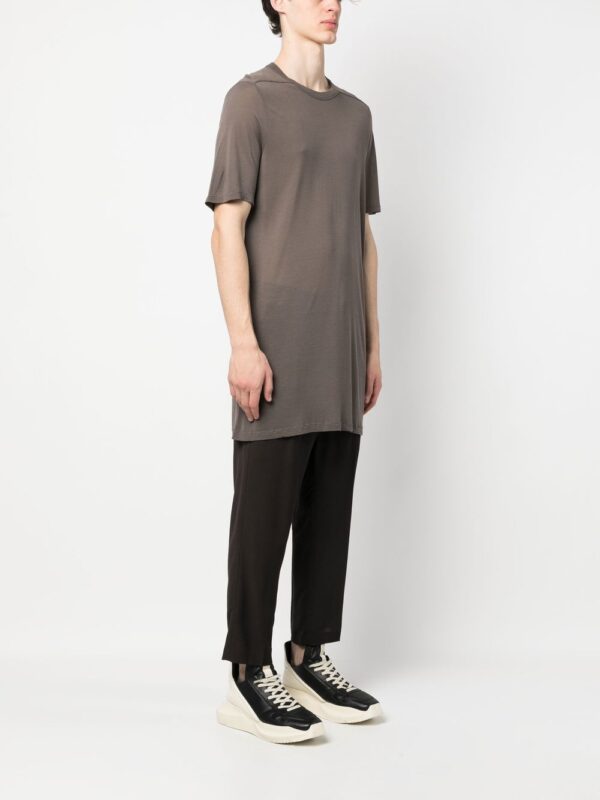 ⁦crew neck long-length T-shirt⁩ - الصورة ⁦4⁩