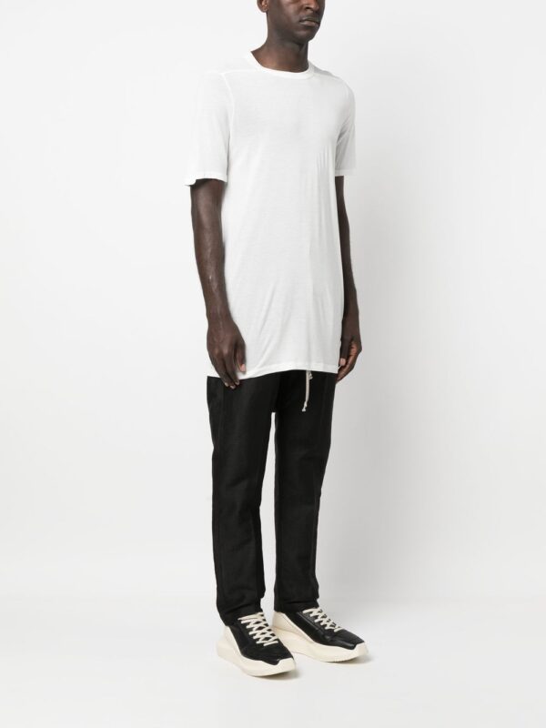 ⁦crew neck long-length T-shirt⁩ - الصورة ⁦3⁩