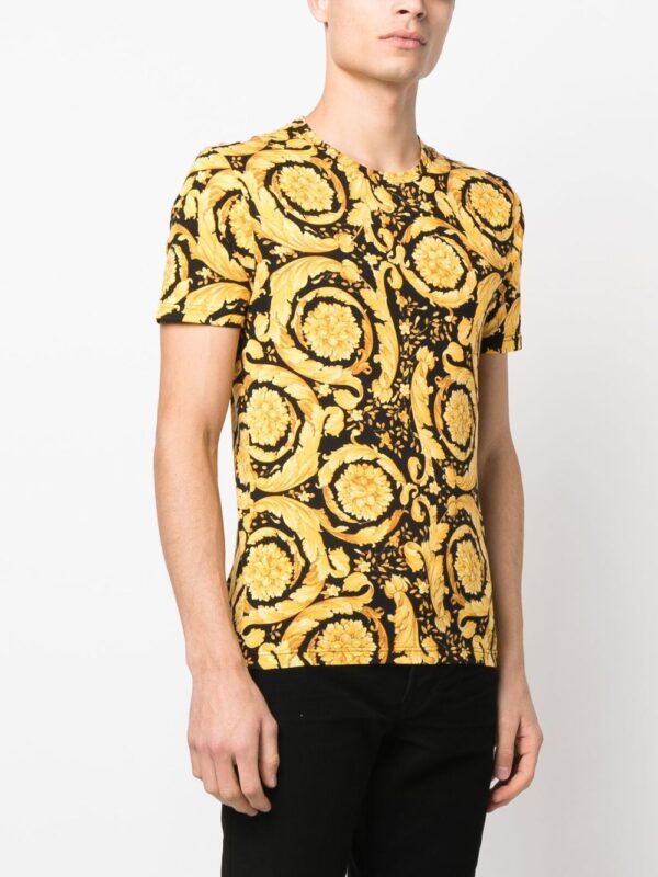 ⁦baroque-print crew neck T-shirt⁩ - الصورة ⁦2⁩