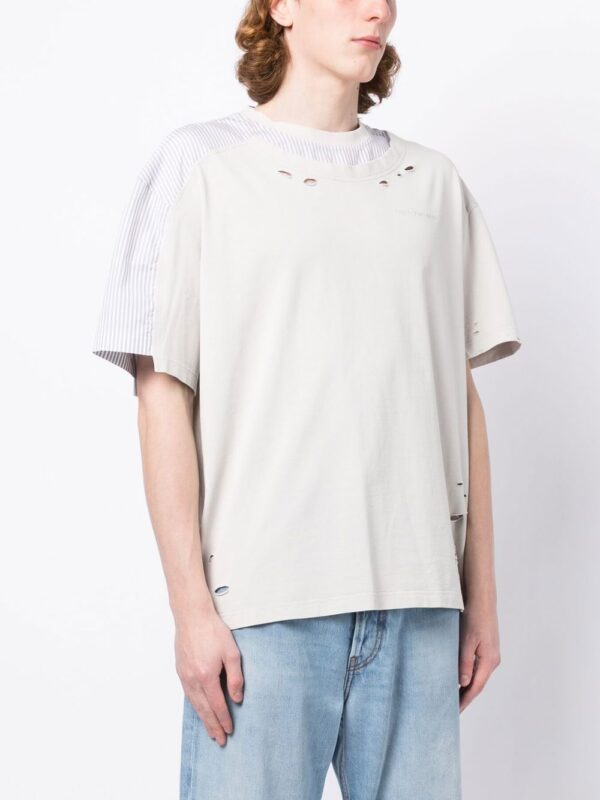 ⁦chest logo-print detail T-shirt⁩ - الصورة ⁦2⁩