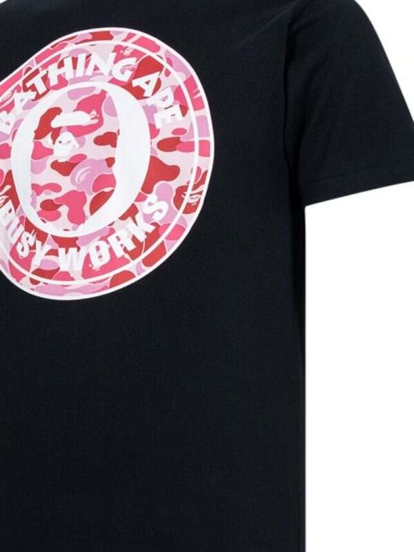 ⁦ABC Camo Busy Works "Black/Pink" T-shirt⁩ - الصورة ⁦2⁩