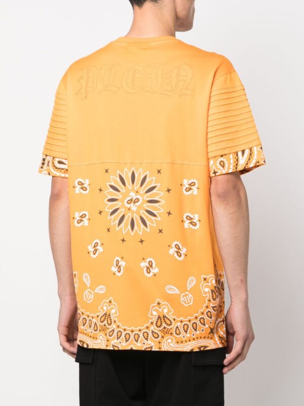 ⁦bandana-print short-sleeve T-shirt⁩ - الصورة ⁦2⁩