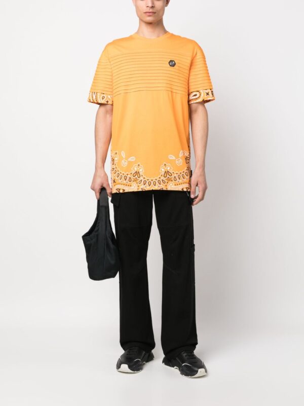 ⁦bandana-print short-sleeve T-shirt⁩ - الصورة ⁦3⁩